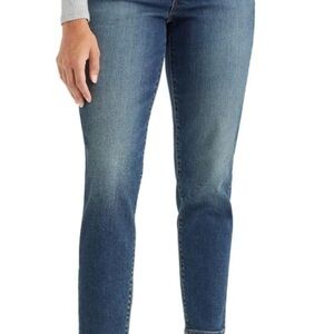 Levi’s High Waisted Mom Jeans size 28